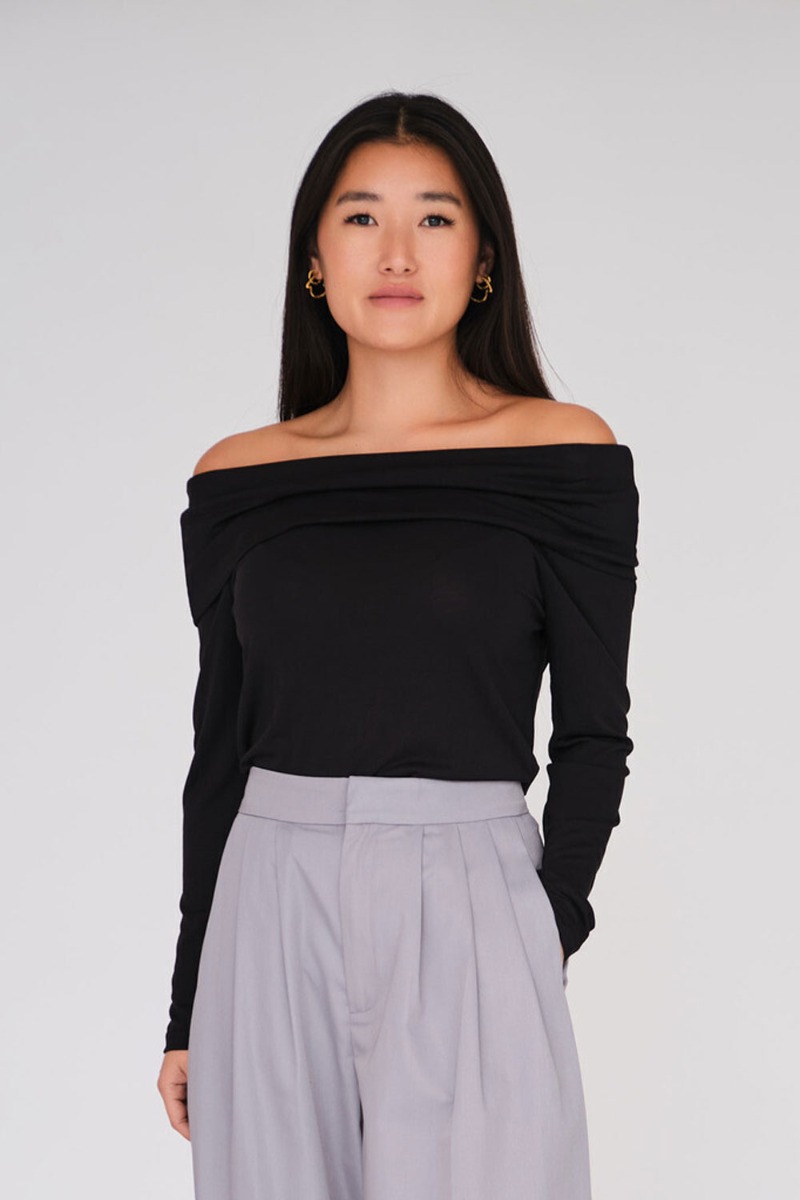 A View   Bluse   Joseph Off Shoulder Top   Black (levering I Februar) fra A-view